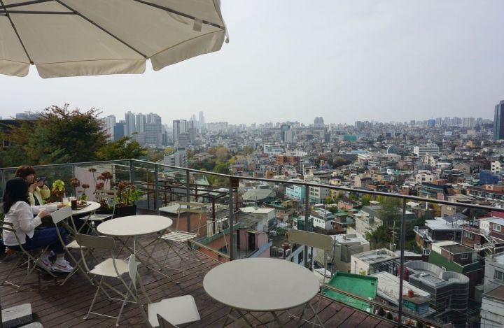 ソウルの街並みを一望できる１階テラス
