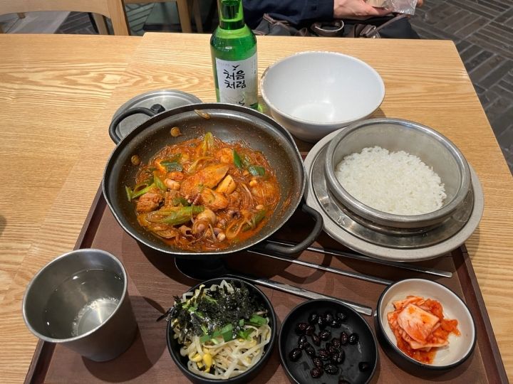 ナッチャッセの定食とソジュ