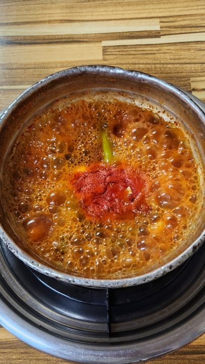 グツグツ煮ながら食べられます♪