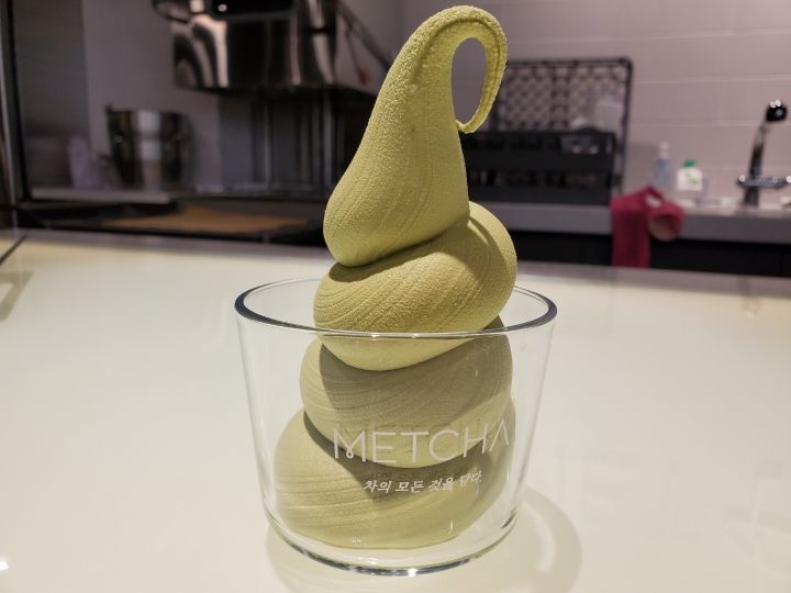 ソフトクリーム 照明ディスプレイ 店頭 光る （スジャータ TOMI