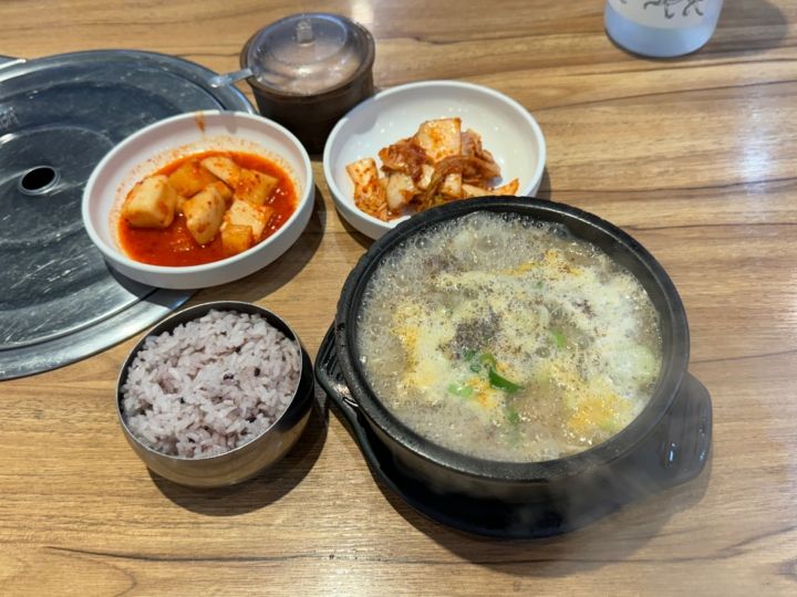 黄土カムジャタン 江南直営店｜江南駅・三成(COEX)(ソウル)のグルメ
