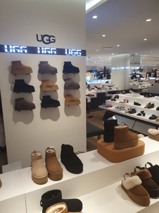 UGG ロッテ百貨店本店｜明洞(ソウル)のショッピング店｜韓国旅行「コネスト」