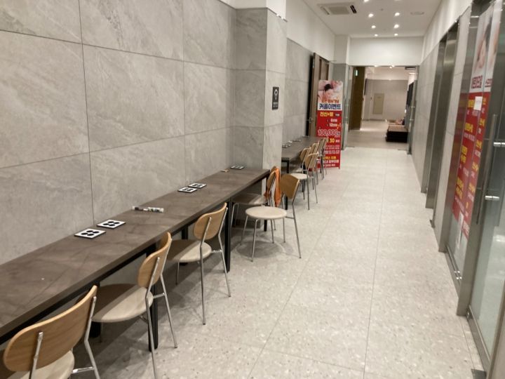 コンセント付きテーブル