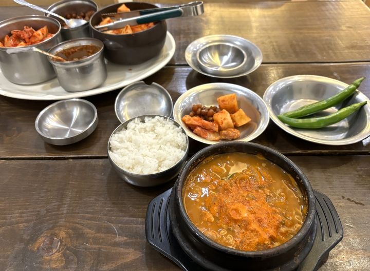 チョングッチャン。香りはさほど強くなくまろやかな辛味。