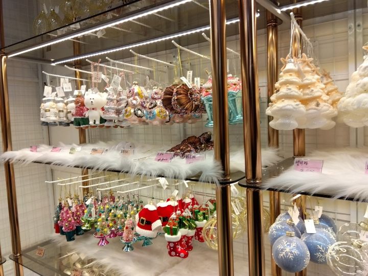 いろいろな形のオーナメント