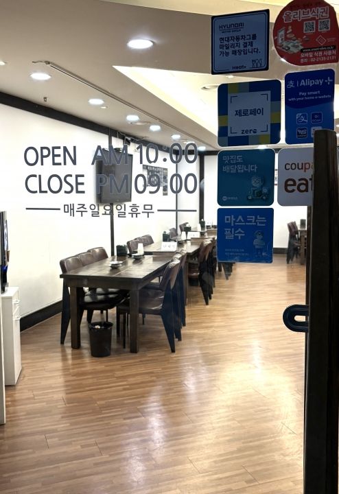 営業時間。ブレイクタイムがないので食事しやすいですね。