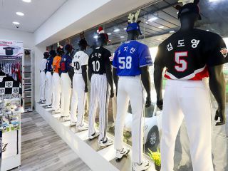 KBO STORE 新沙論峴店｜江南駅・三成(COEX)(ソウル)のショッピング店