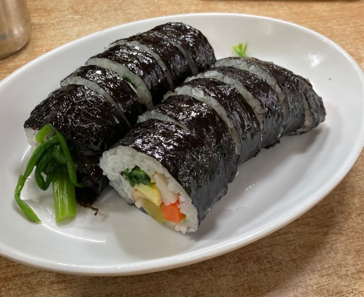 キンパッ　シンプルな具材ながら美味しい