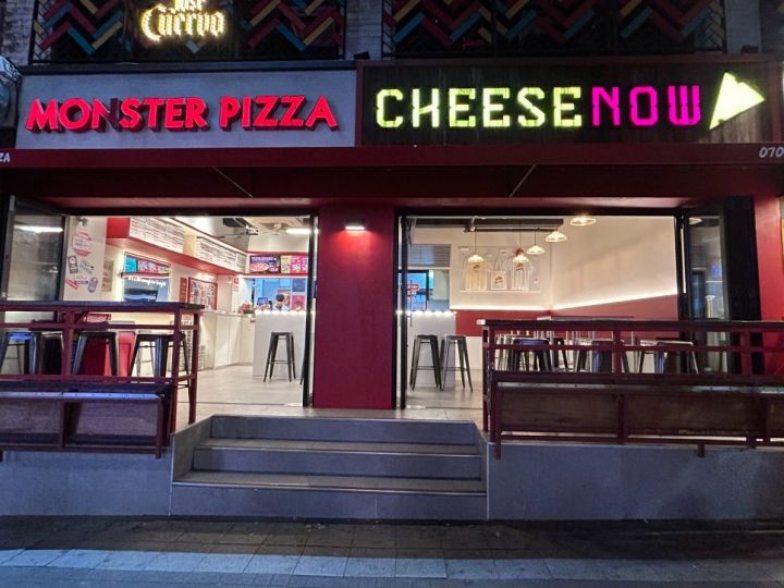 MONSTER PIZZA｜弘大(ソウル)のグルメ・レストラン｜韓国旅行「コネスト」