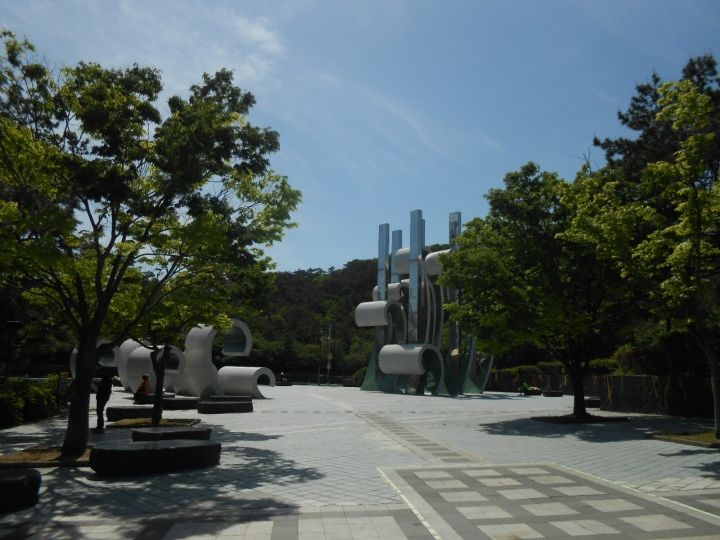 開けた公園で、先にトイレをすませておくと良いです。