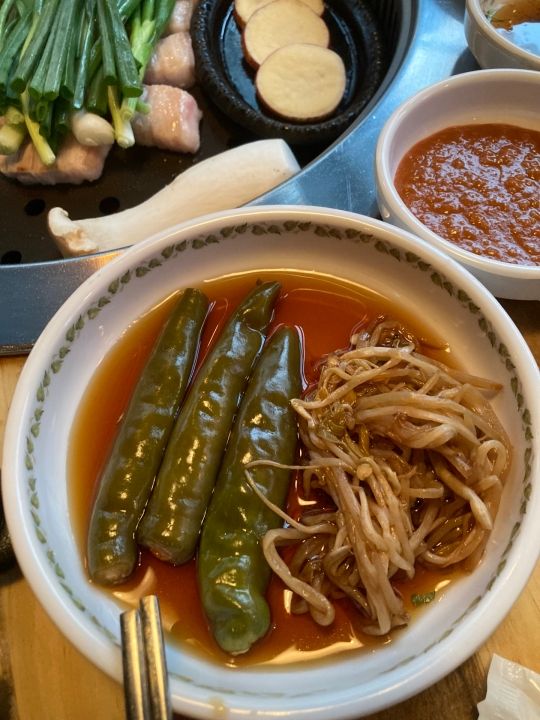 モヤシ、唐辛子の酢醤油