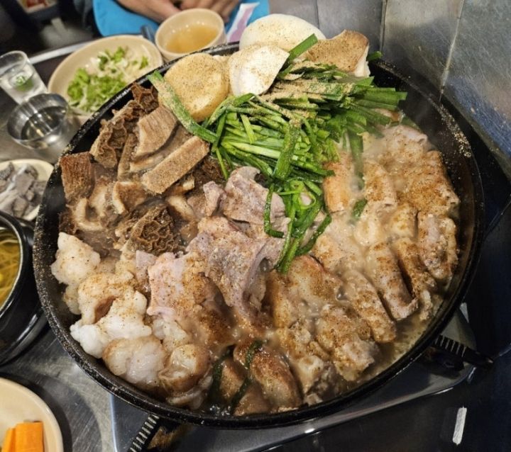 60年伝統新村黄牛コプチャン 論峴直営店|江南駅・三成(COEX)(ソウル 60年伝統新村黄牛コプチャン 論峴直営店|江南駅・三成(COEX)(ソウル