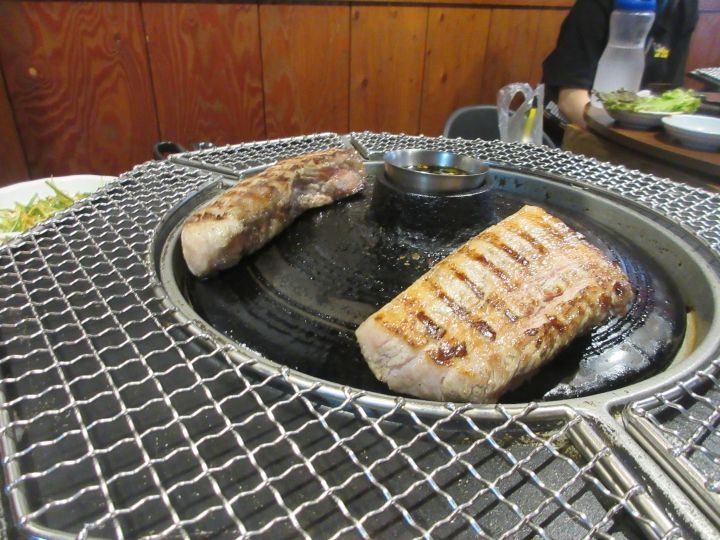 表面を焼いた五枚肉