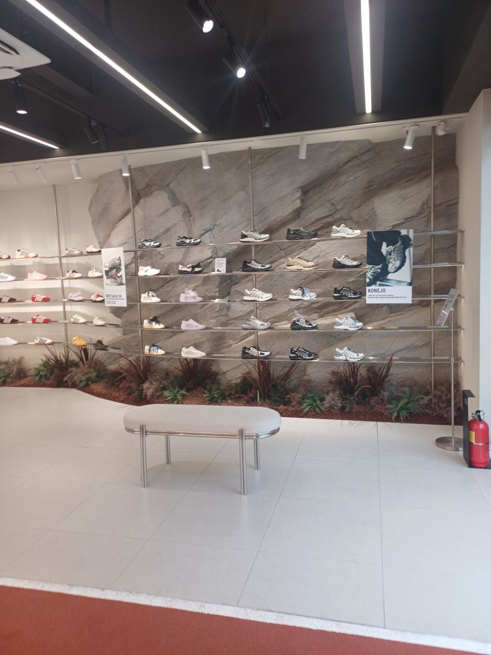 K-SWISS 聖水店｜聖水洞・ソウルの森(ソウル)のショッピング店｜韓国