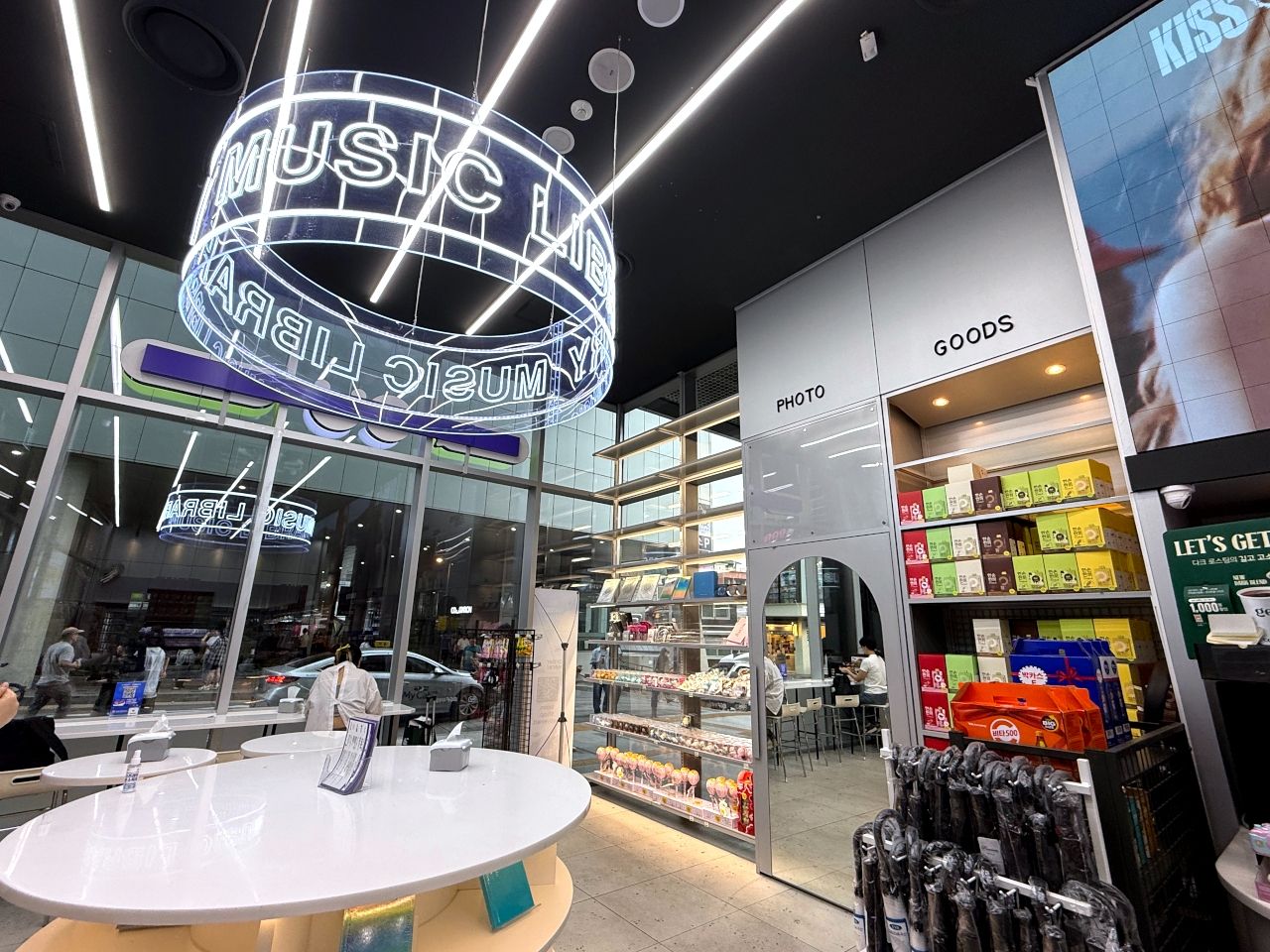 CU AKプラザ弘大店｜弘大(ソウル)のショッピング店｜韓国旅行「コネスト」