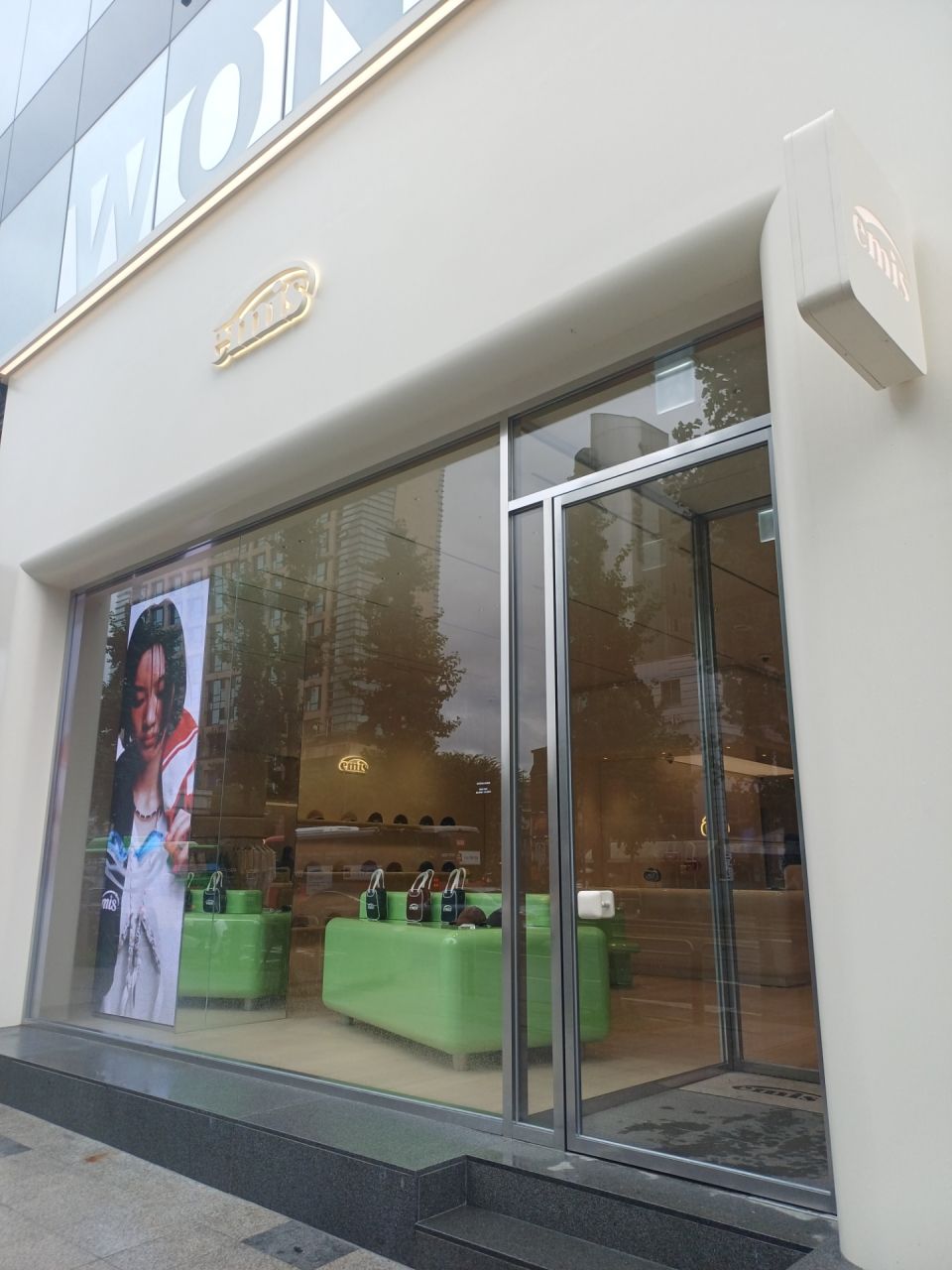 emis 弘大フラグシップストア｜弘大(ソウル)のショッピング店｜韓国
