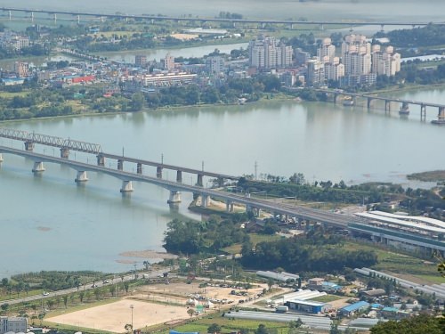 往復に利用した雲吉山駅もよく見えました。中央線旧線の鉄橋も残っています。