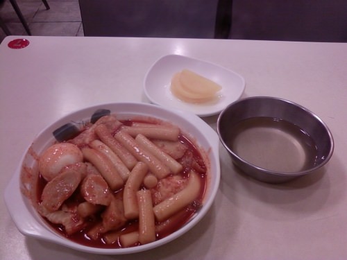 オデンのスープに沢庵もつきます。