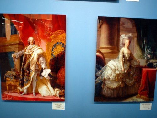 出口付近には展示品にまつわるお土産コーナーもありました。