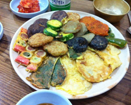 マッコリとチヂミを、チャンチャンチャン～。