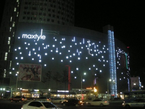 ライトアップがキレイです。