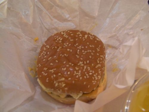 けっこう厚めのバンズ