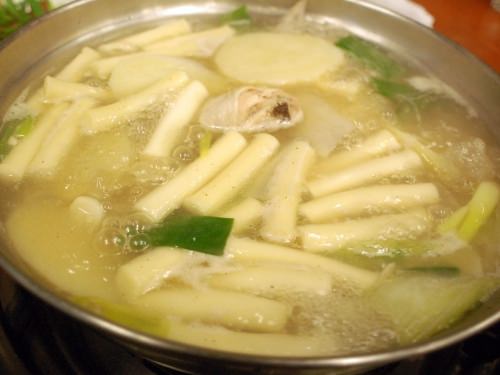 タッカンマリに、じゃがいもとトッポッキを追加しました。