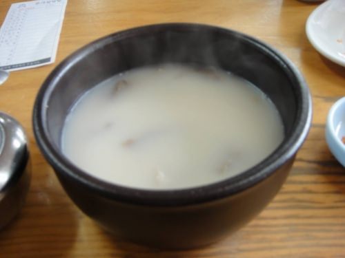 牛乳が入っているかのような色