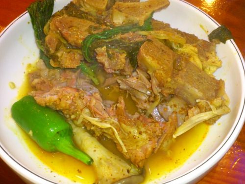 ランチより肉は多い