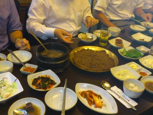 中央がパサップルコギ、左がソンジー！