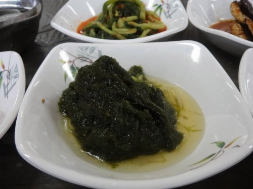 岩のりというか藻?海からとったままを出した感じ