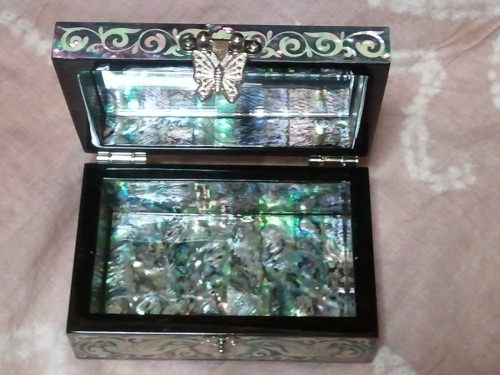 チョウチョは苦手だけど蝶の金具は素敵です