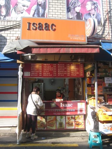 小さなお店なので、通りすぎてしまいそうです。