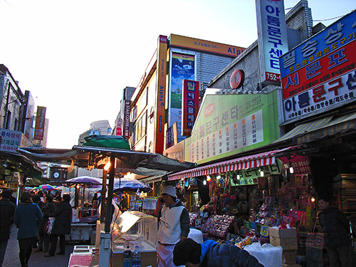 隣はアトム文具