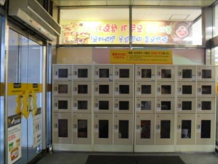 大きめの荷物が入るロッカーもあり