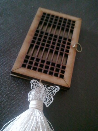 手のひら半分のサイズです