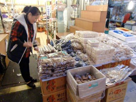 開店準備をしていたオモニ