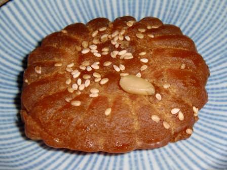 胡麻と松の実がアクセント