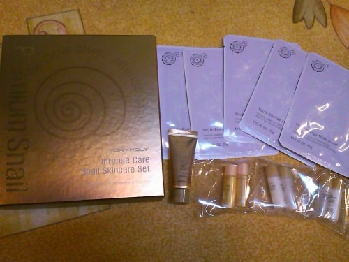 サンプルもたくさん頂きました！＾＾中央下にあるのはカタツムリハンドクリーム♪