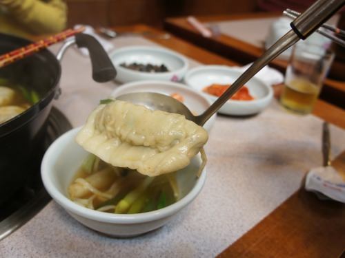 通常サイズのオタマが、スプーンくらいに見えますね！