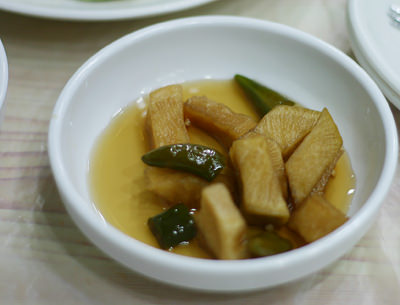 大根とコチュのピクルス。味はまぁまぁ。