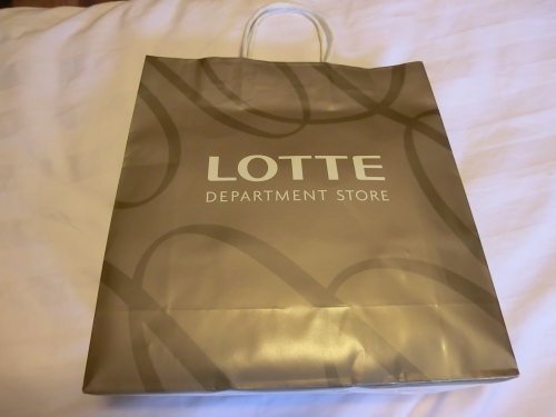 キンキラはしておりませんが、ロッテのペーパーバッグ。