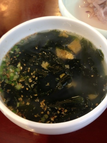 雲丹スープ。二人で１つ頼んだら、シェアして持ってきてくださいました。
