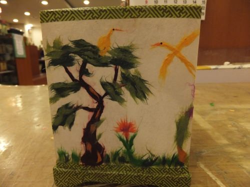 教室にあったランプは切り絵の様に、韓紙を手で千切って絵にしてありました!芸術的です☆