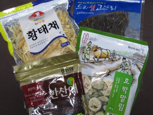 乾物類。蕨、かぼちゃ、五味子、鱈。