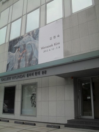 すぐ近くの本館でも、