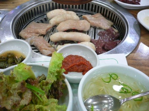 店員さんのOKサインがでるまで見てるだけです。