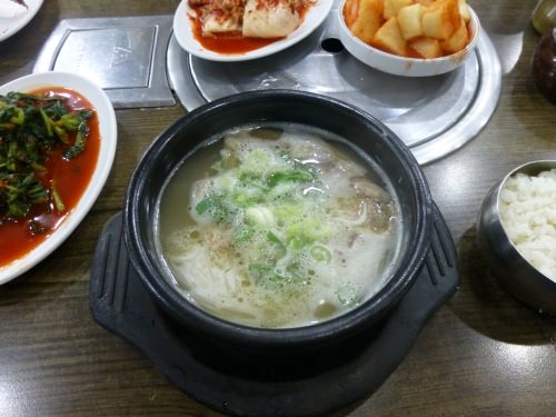 こちらソルロンタン。そうめん入り。