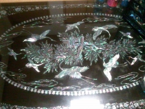 次男誕生記念に購入した螺鈿工芸品のテーブル