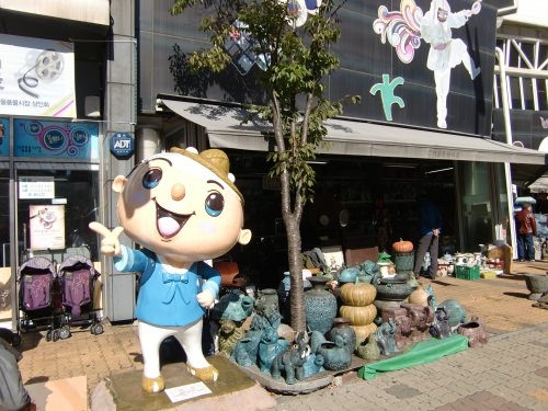 キュートなボーイがお出迎え